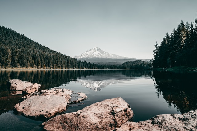 Trillium lake in Oregon